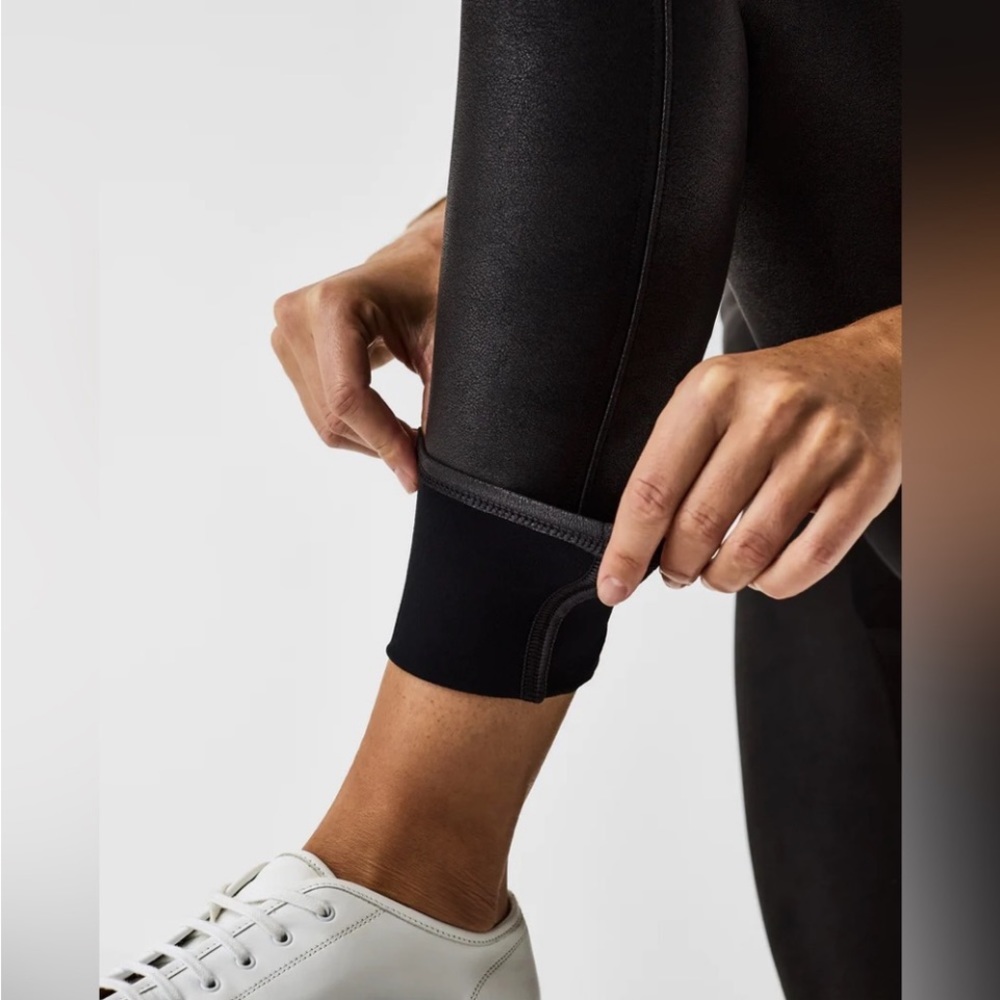 ❄️ SPANX 20559 Faux Leather Fleece-Lined Leggings - Picture 3 of 6